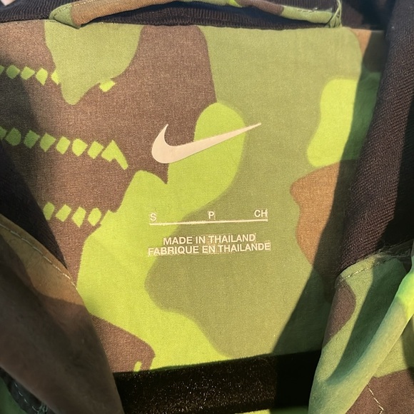 EUC NIKE Oregon Ducks Men's SMALL Lightweight Army Camo Hood Jacket - Picture 3 of 10